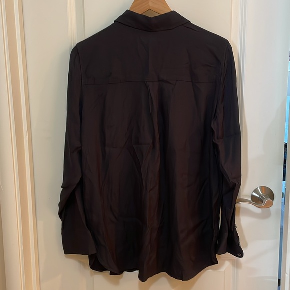 Boden Longline Pocket Detail Shirt in Black - Picture 3 of 4